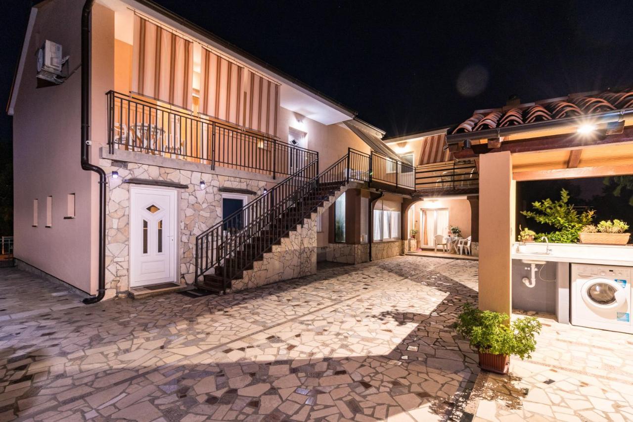 Apartments Kendel Fazana Exterior photo